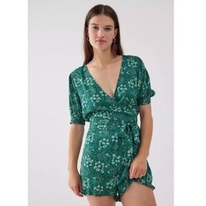 Urban Outfitters Sorrento Floral Wrap Romper
Size Small